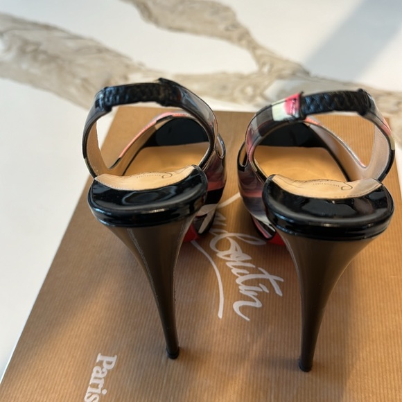 Christian Louboutin heels. I am a true US 7.5 size and they fit perfectly. - Picture 14 of 16